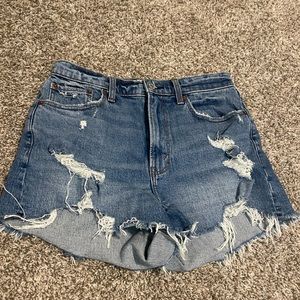 Abercrombie Curve Live The Mom Short High Rise size 29